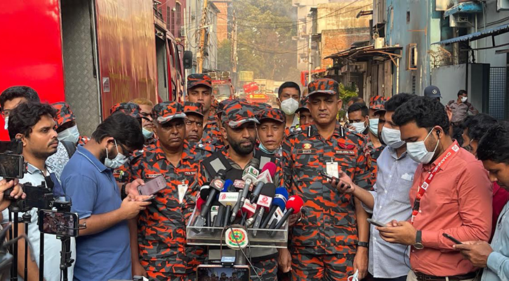গুদামে ‘সার্চ অপারেশন’ চালাতে ৩৬ থেকে ৭২ ঘণ্টা লাগতে পারে: ফায়ার সার্ভিস